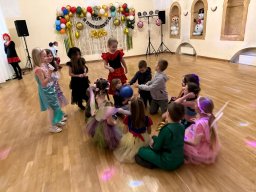 Bal karnawałowy na Zamku w Toszku klas 1b, 1c, 2c